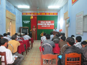 Khai giảng lớp kỹ thuật trồng cây cà phê ở xã Tân Lập, Hướng Hóa