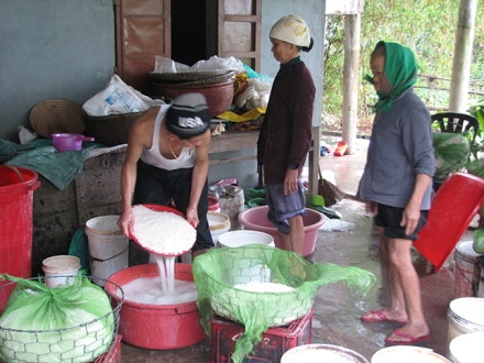 Sản xuất bún tại thôn Linh Chiểu, Triệu Sơn, Triệu Phong