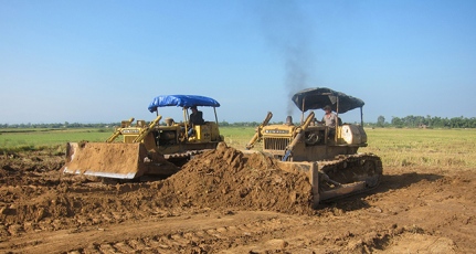 Thực hiện quy hoạch lại ruộng đất tại HTX Bích La, xã Triệu Đông (Triệu Phong)