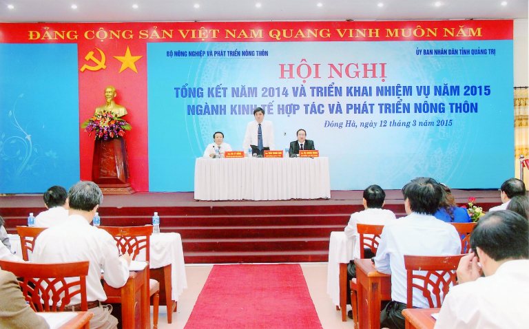 Các đồng chí lãnh đạo Bộ Nông nghiệp PTNT và tỉnh Quảng Trị chủ trì hội nghị triển khai nhiệm vụ ngành Kinh tế hợp tác và phát triển nông thôn năm 2015 -Ảnh: T.D