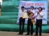 Đồng chí Trần Thanh Hiền - Phó Giám đốc Sở NN và PTNT trao Bằng công nhận Làng nghề truyền thống cho BĐH Làng nghề nước mắm Gia Đẳng